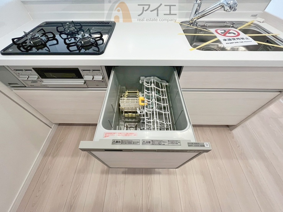 手に優しい、後片づけおまかせの食洗機。ママも食後のだんらんに加われます