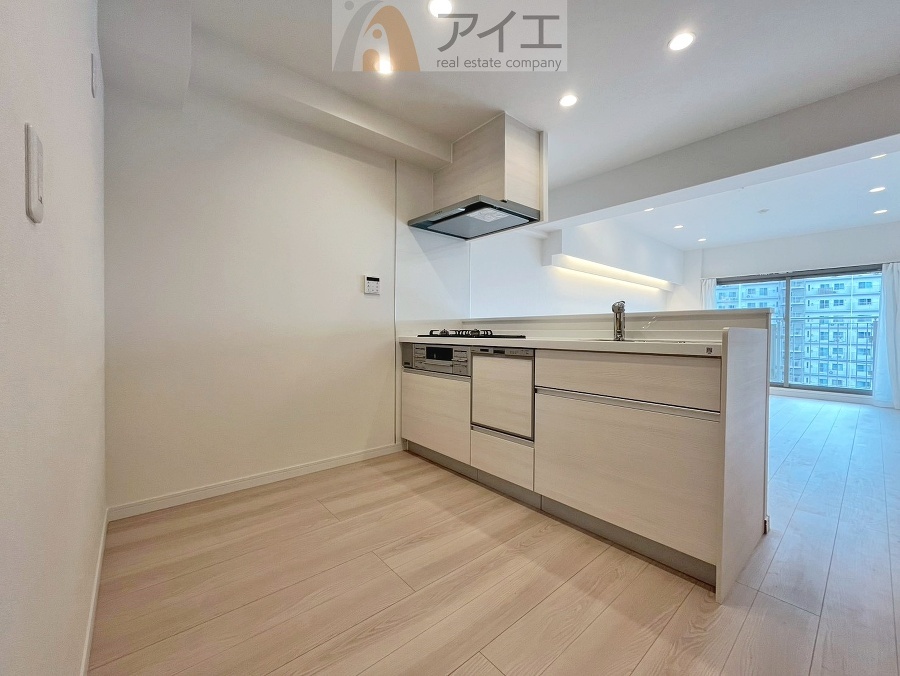 ご家族やお客様との会話も楽しめる対面キッチン