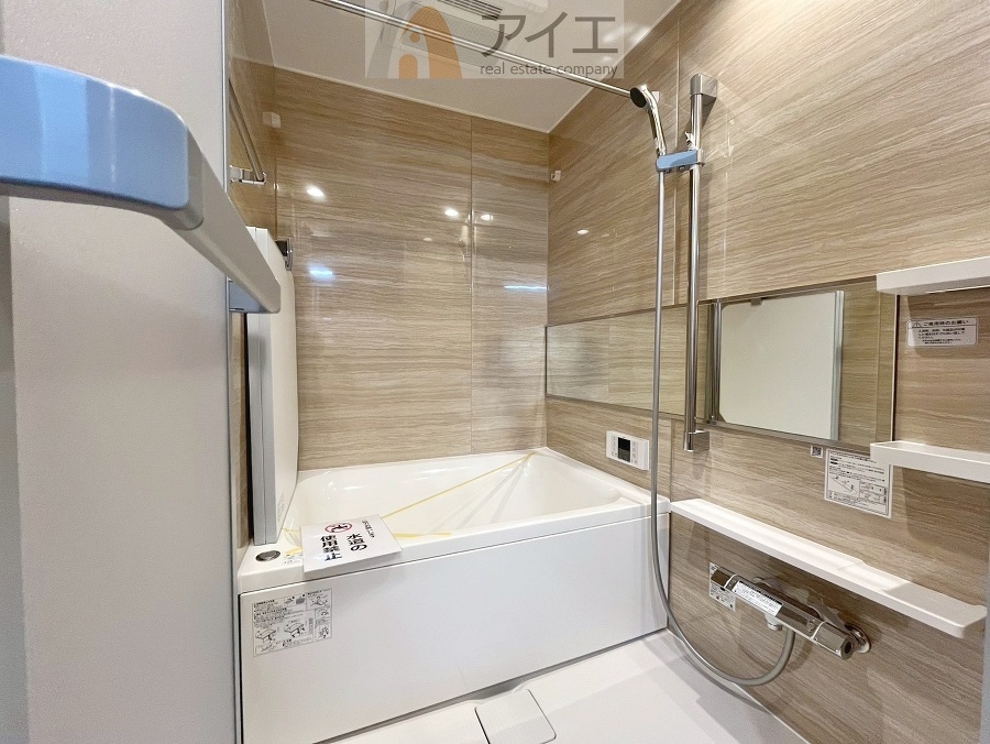 大人の半身浴や、小さなお子様との入浴にも便利な浴室