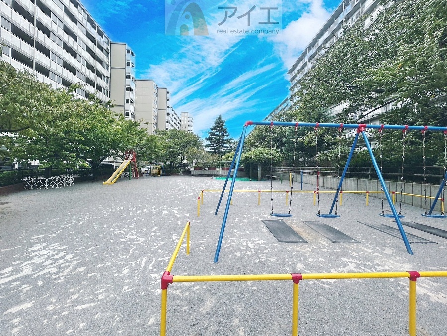 公園が近く、子育て家族に嬉しい緑豊かな環境です