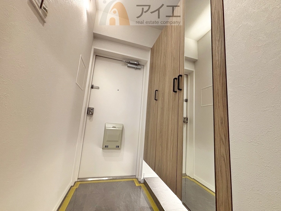 お出掛け前の身だしなみチェックに嬉しい姿見付き