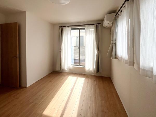 陽当りの良い洋室