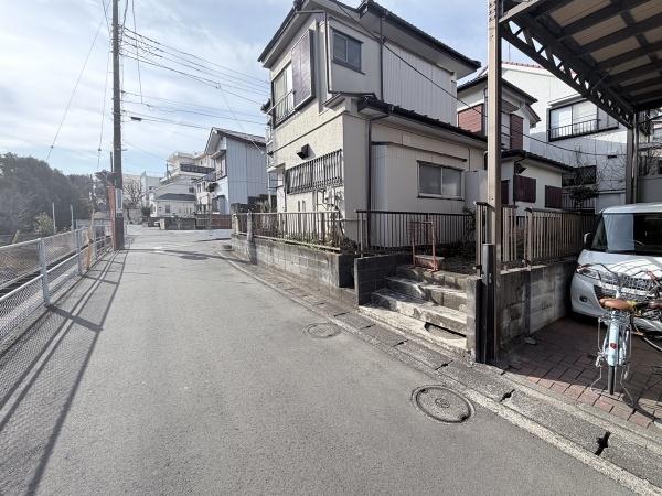 車の通りも少ない閑静な住宅地。
