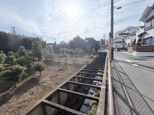 近隣に公園があります。