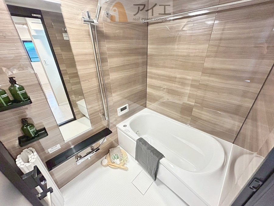 大人の半身浴や、小さなお子様との入浴にも便利な浴室