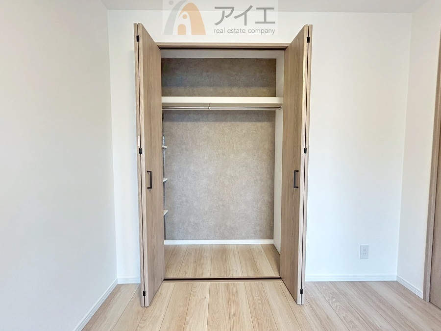 お子様の荷物も片付く、全居室収納スペース