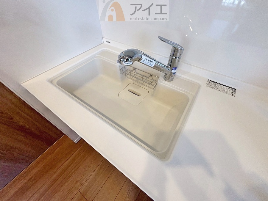 水道一体型の浄水器。ボタン一つで切替可能水回りもすっきり