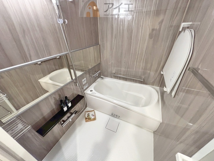 大人の半身浴や、小さなお子様との入浴にも便利な浴室