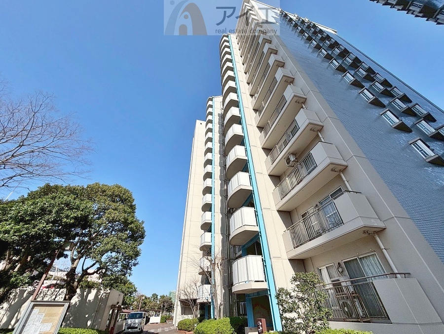 清掃や修理だけでなく、不審者への声掛けも。管理員の活動は防犯にも有効