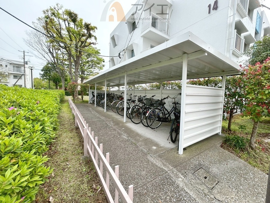 セキュリティ面にも配慮した駐輪場がございます