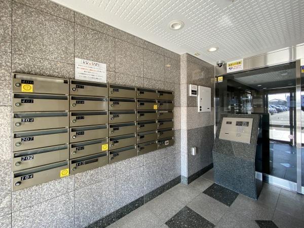 安心のオートロック付。