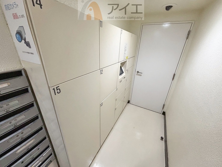 お出掛けが多くても安心な、宅配ボックスつき