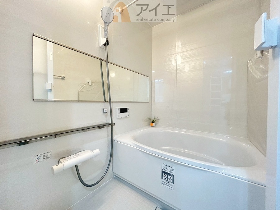 明るい感じ、贅沢な雰囲気でより快適なバスタイム