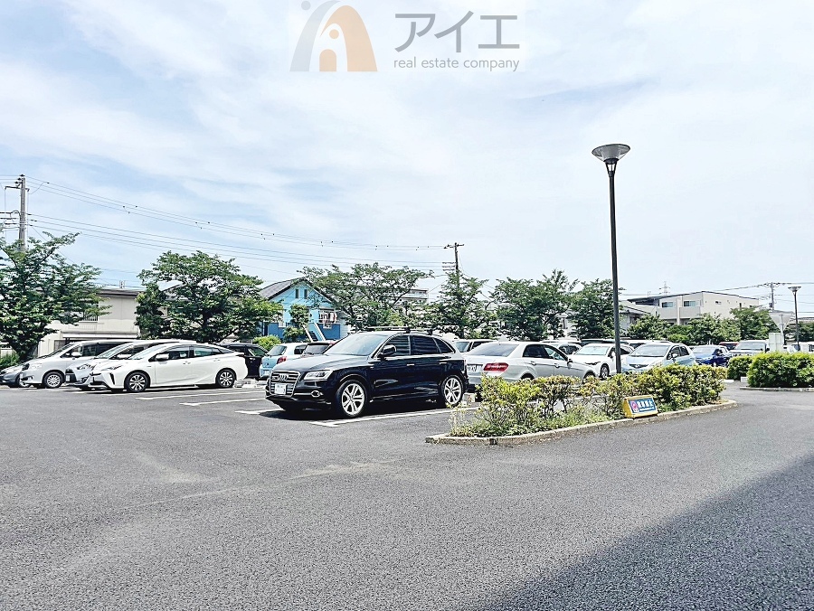 駐車場があるため車通勤の方にも安心なマンションです(要空確認)