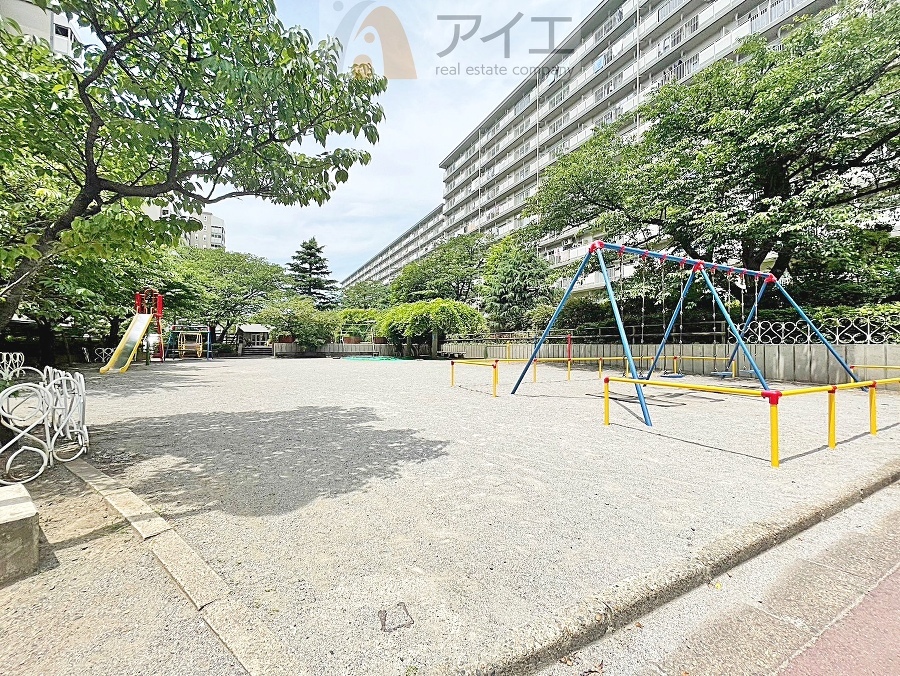 公園が近く、子育て家族に嬉しい緑豊かな環境です