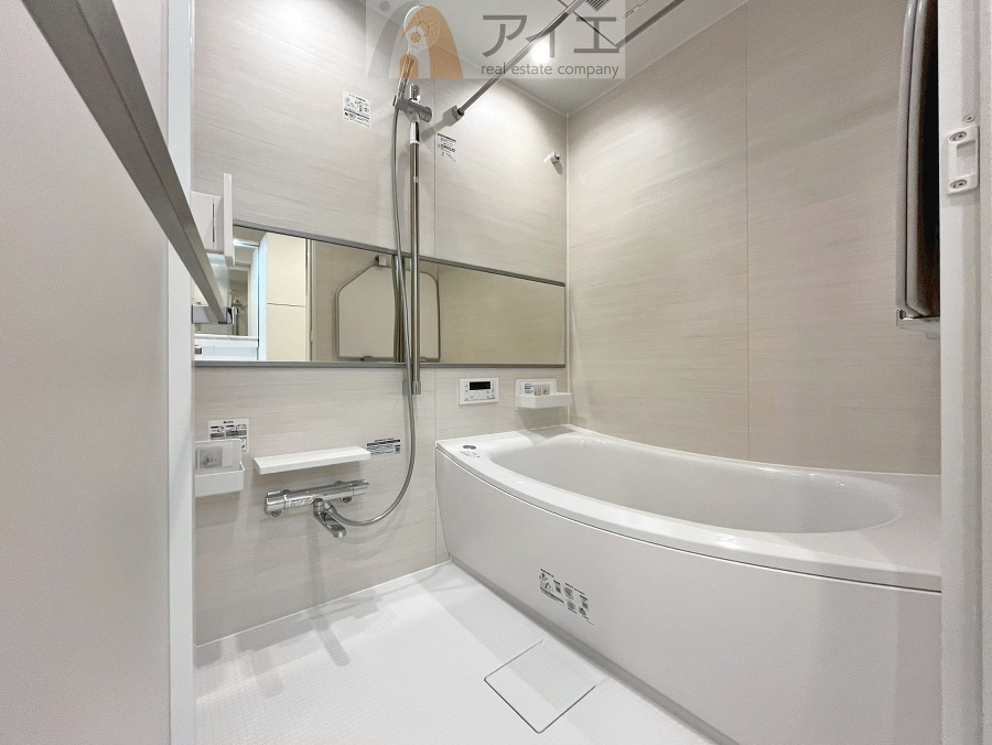 大人の半身浴や、小さなお子様との入浴にも便利な浴室