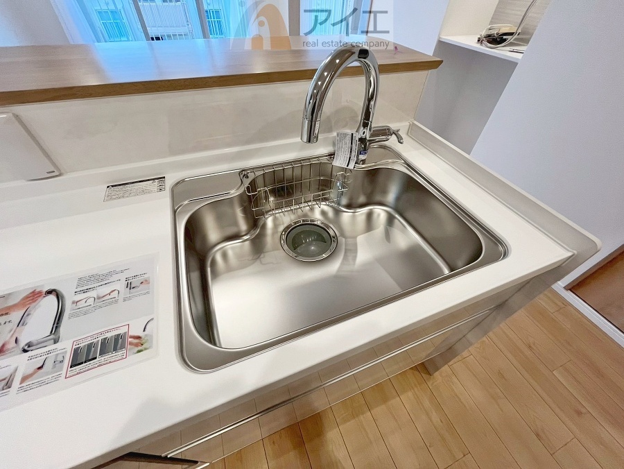 水道一体型の浄水器。ボタン一つで切替可能水回りもすっきり