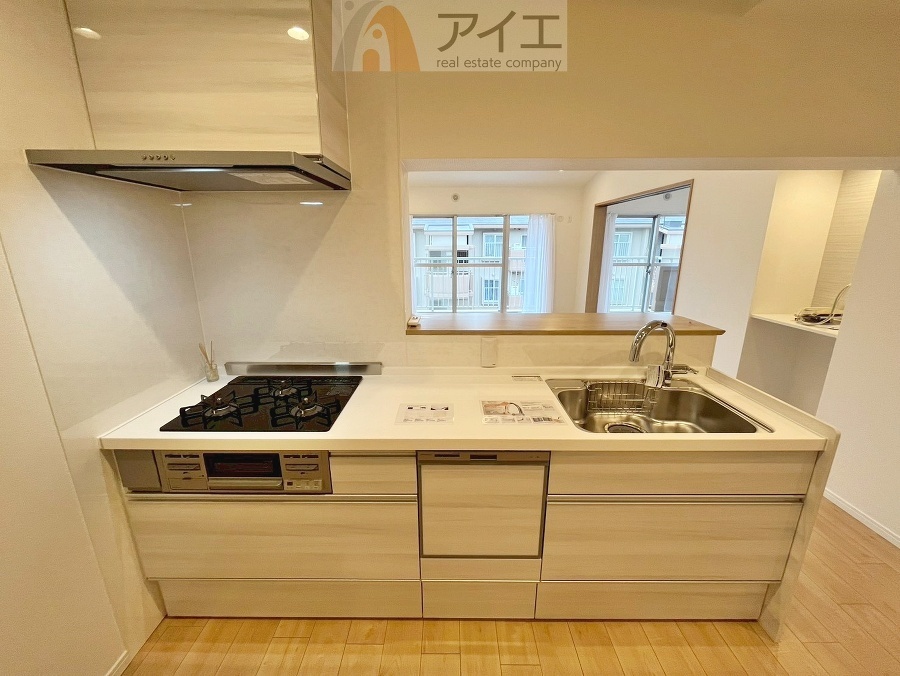 ご家族やお客様との会話も楽しめる対面キッチン