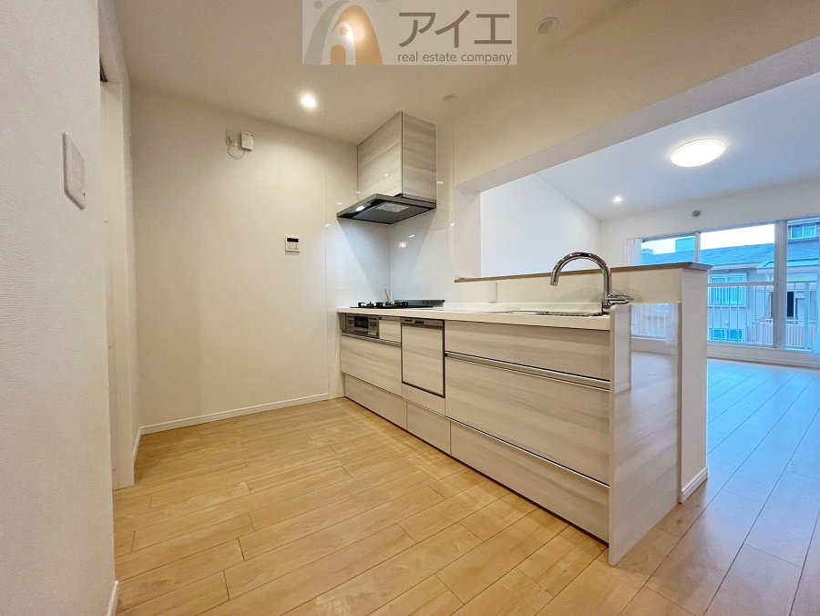 リビングで遊ぶお子様にも目が届く、安心感で選ぶなら対面キッチン