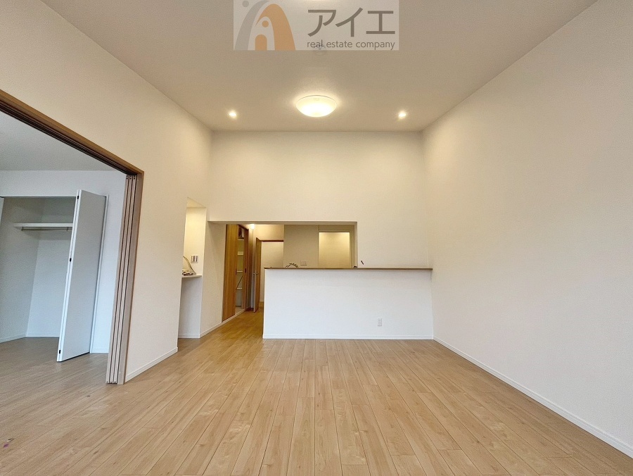 朝から日差しいっぱいの、明るい空間でのびのび過ごせます