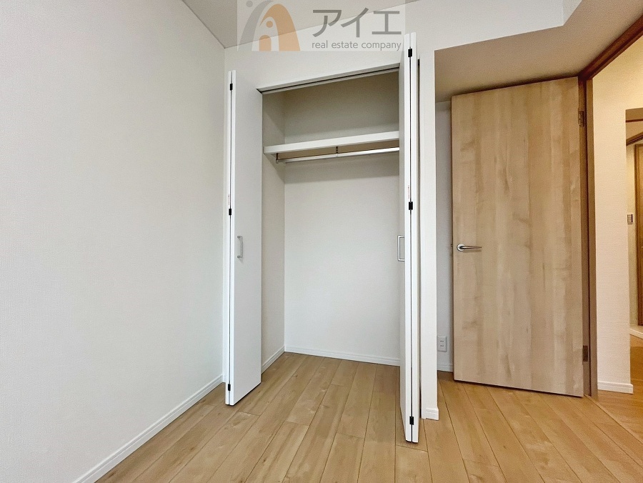 お子様の荷物も片付く、全居室収納スペース