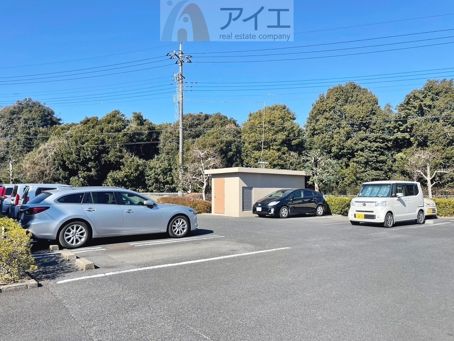 駐車場があるため車通勤の方にも安心なマンションです(要空確認)