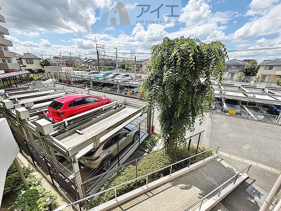 駐車場があるため車通勤の方にも安心なマンションです(要空確認)