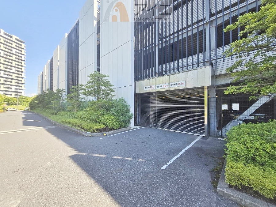 駐車場があるため車通勤の方にも安心なマンションです(要空確認)