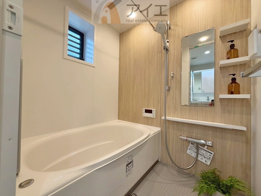 明るい感じ、贅沢な雰囲気でより快適なバスタイム