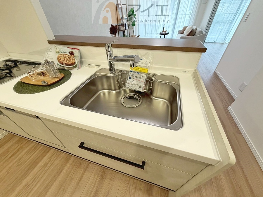 水道一体型の浄水器。ボタン一つで切替可能水回りもすっきり