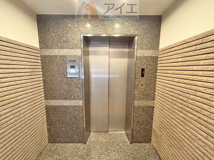 清掃も行き届いたエレベーターホール