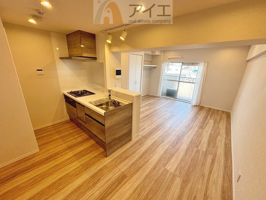 朝から日差しいっぱいの、明るい空間でのびのび過ごせます