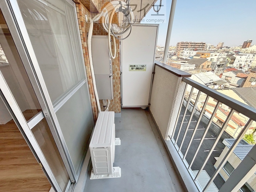 広々バルコニーは日当たり良好、ガーデニングも楽しめます