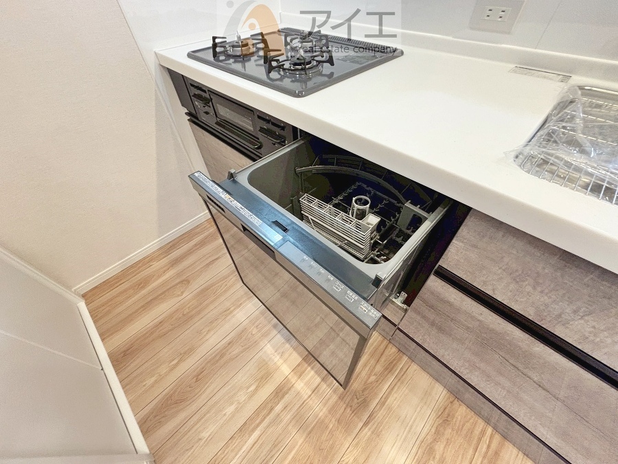 手に優しい、後片づけおまかせの食洗機。ママも食後のだんらんに加われます