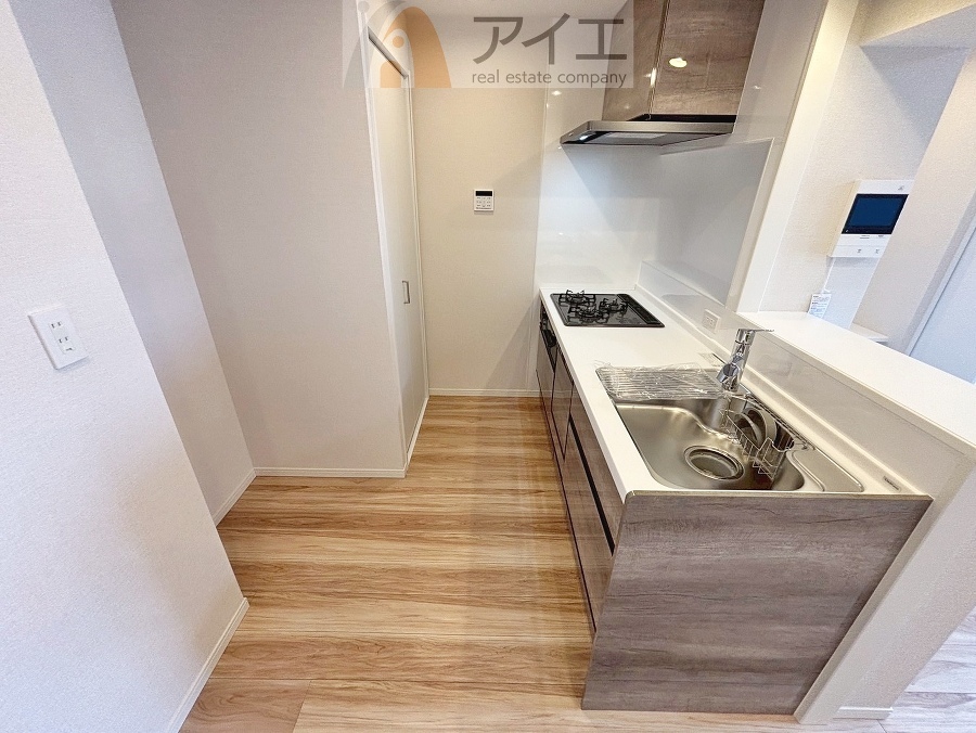 ゆっくり閉まる収納でお子さんが手を挟むこともなく安心