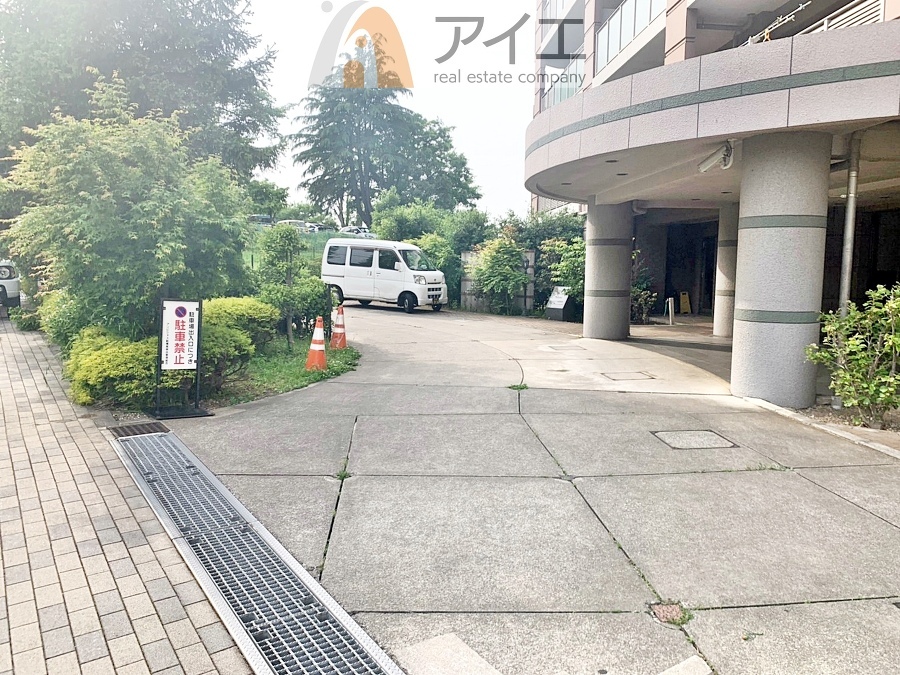 清掃や修理だけでなく、不審者への声掛けも。管理員の活動は防犯にも有効