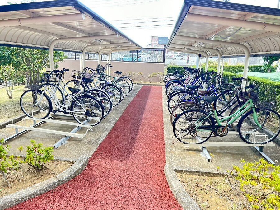 雨の日も安心な屋根付き駐輪場