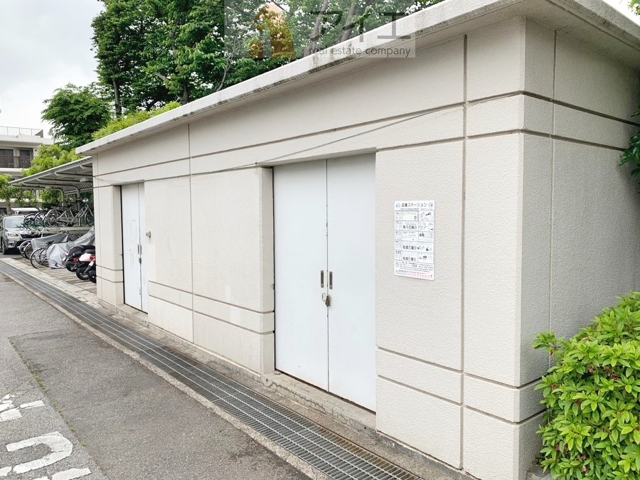 清掃や修理、不審者への声掛けも。管理員日勤は防犯にも有効