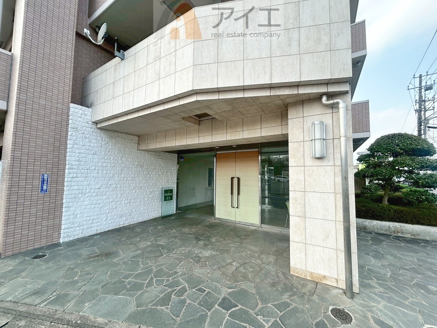 清掃や修理、不審者への声掛けも。管理員日勤は防犯にも有効