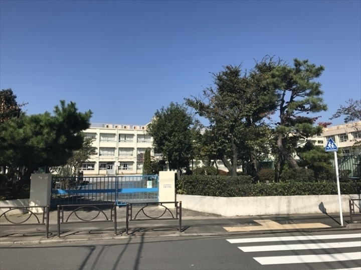 葛飾区立半田小学校 590m 