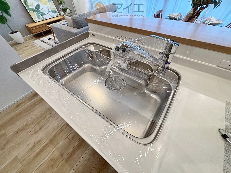 水道一体型の浄水器。ボタン一つで切替可能水回りもすっきり
