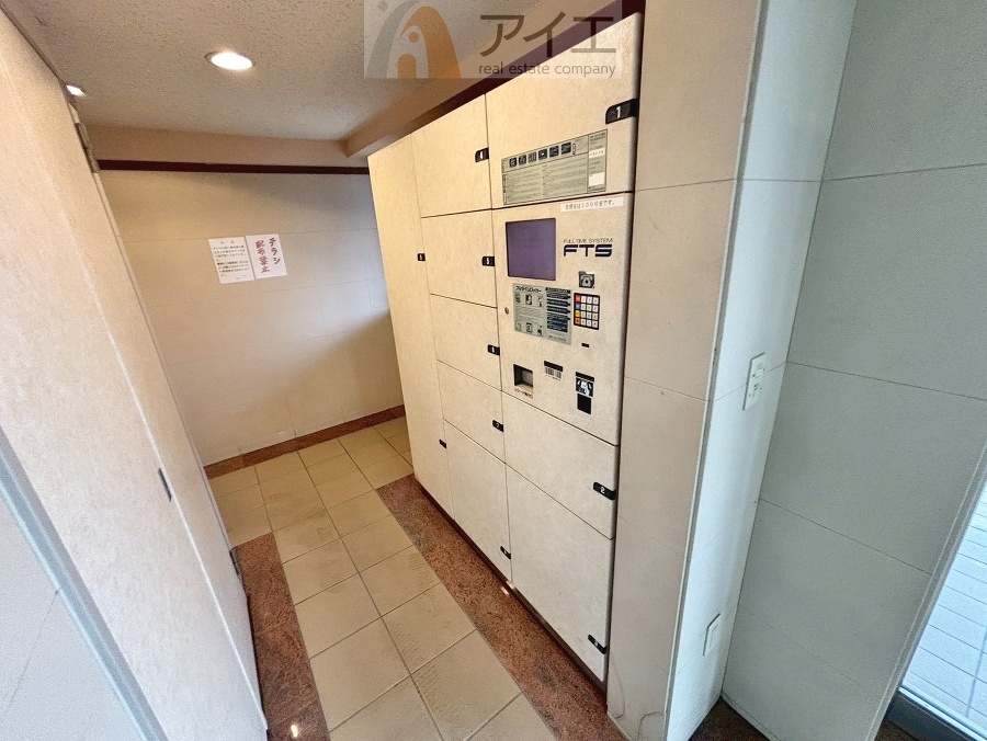 お出掛けが多くても安心な、宅配ボックスつき
