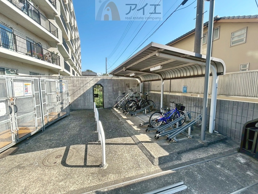 セキュリティ面にも配慮した駐輪場がございます