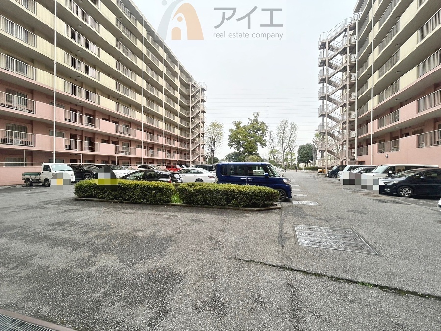 駐車場があるため車通勤の方にも安心なマンションです(要空確認)
