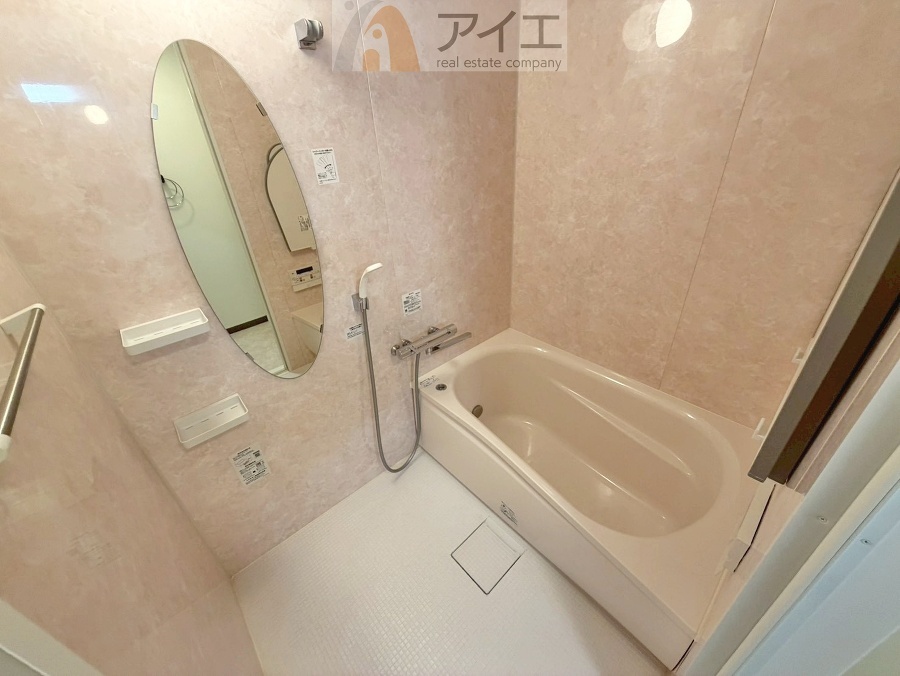 大人の半身浴や、小さなお子様との入浴にも便利な浴室