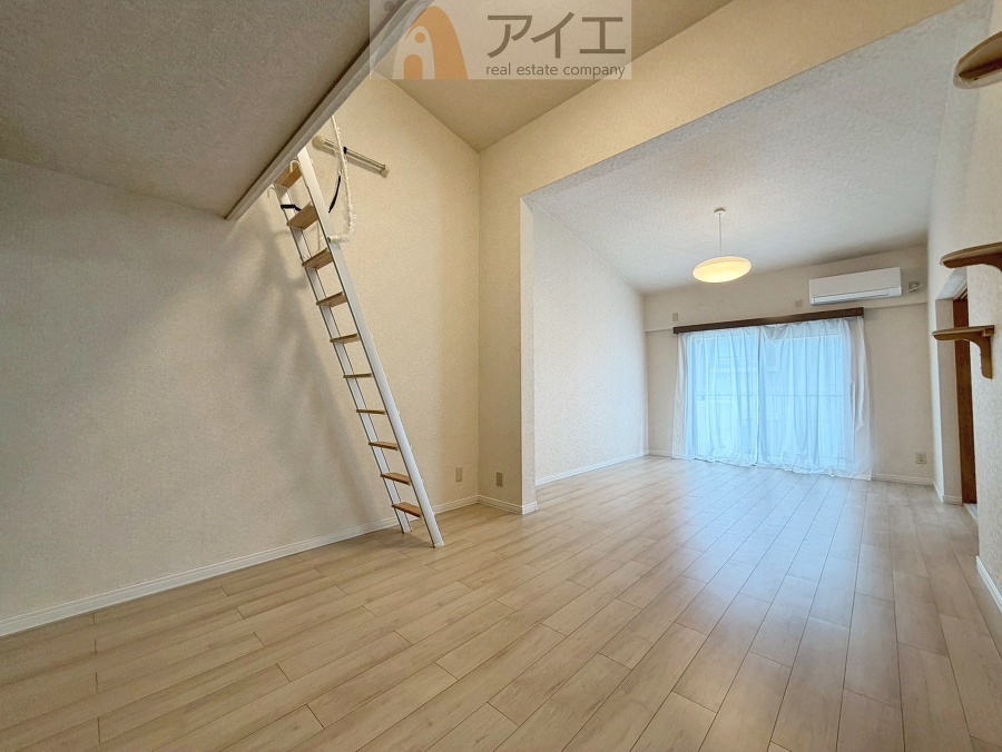 朝から日差しいっぱいの、明るい空間でのびのび過ごせます