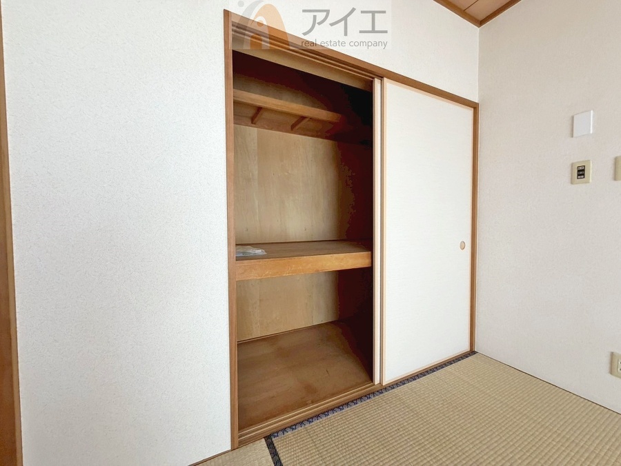 お子様の荷物も片付く、全居室収納スペース