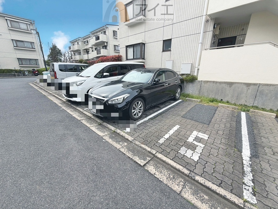 駐車場があるため車通勤の方にも安心なマンションです(要空確認)