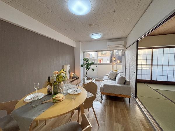 和室の襖を開けると開放感のある空間に