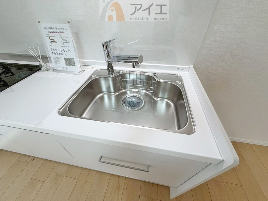 水道一体型の浄水器。ボタン一つで切替可能水回りもすっきり